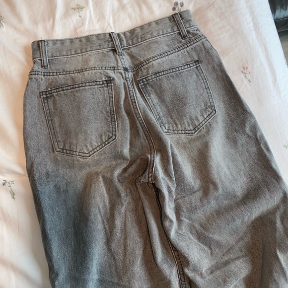 PRETTYLITTLETHING Grey Open Knee Ripped Turn Up Boyfriend Jeans - New - Size 4 - Picture 7 of 7